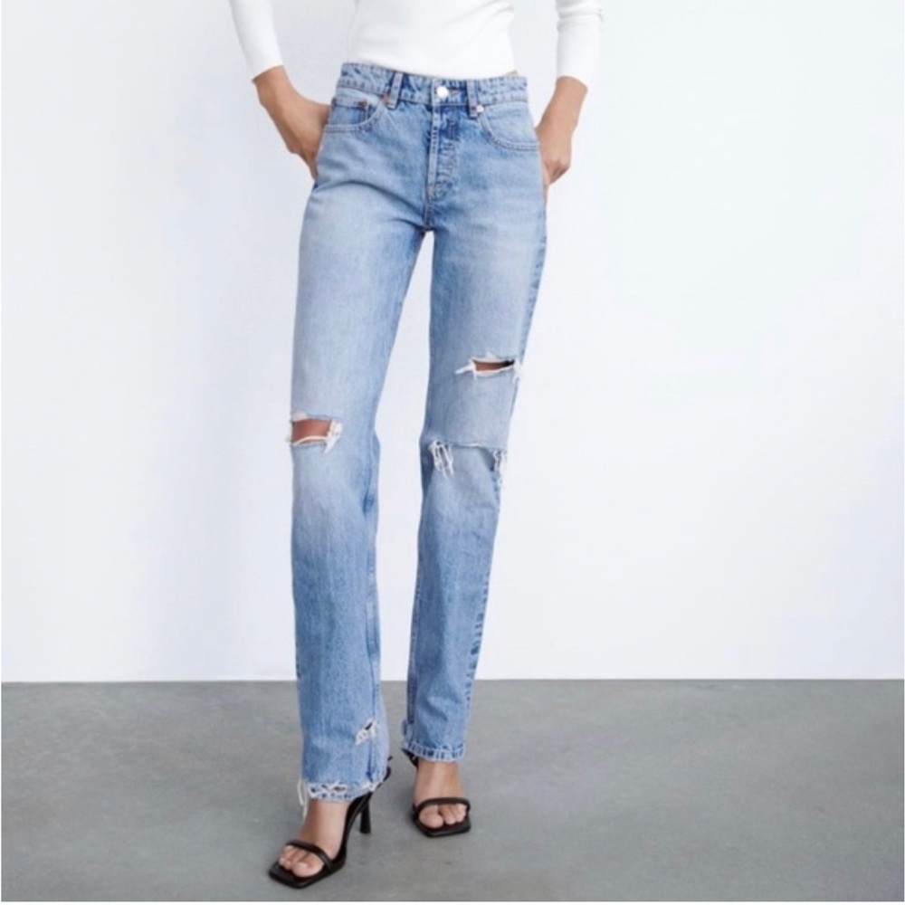 Zara High Rise Ripped Jeans boot cut size 4